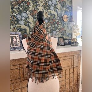 Burberrys Scarf vintage beauty❤️